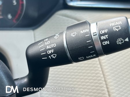 2018 Land Rover Range Rover Velar VEL 2.0 TD4 S 5DR AUTO €30,899 thumbnail