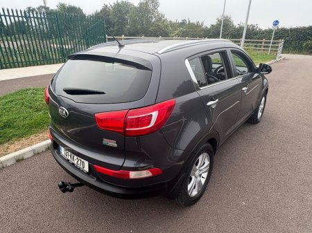 2013 Kia Sportage Platinum, Air Conditioning, Multi-Function Steering Wheel, USB Connection, Rear Parking Sensors, Bluetooth, Alloy Wheels, panoramic roof €8,900