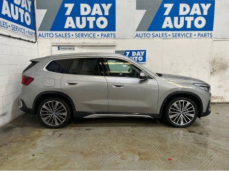 2025 BMW iX1 - thumbnail 3