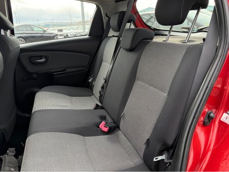 2015 Toyota Yaris - thumbnail 8