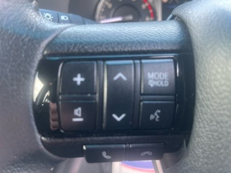 2025 Toyota Hilux 2.4 SR5 D/CAB AUTO €48,950 thumbnail