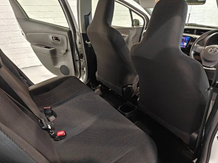 2020 Toyota Vitz - thumbnail 12