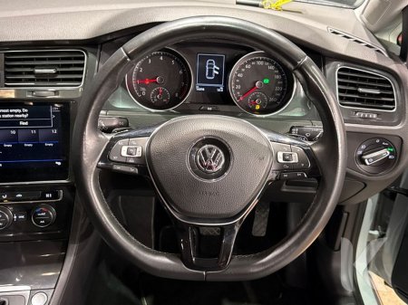 2018 Volkswagen Golf 1.2 AUTOMATIC TSI COMFORT LINE - FACTORY ALLOYS - REVERSE CAMERA €17,950 thumbnail