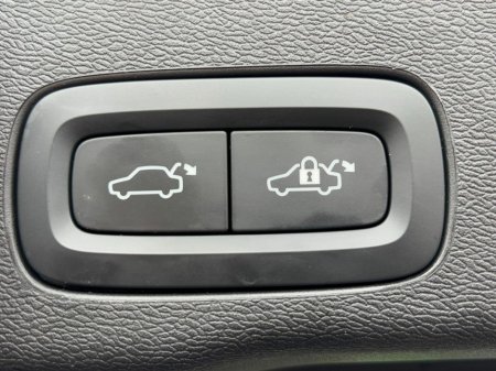 2023 Volvo XC60 BLONDE LEATHER PLUS BRIGHT T6 RECHARGE €45,995 thumbnail