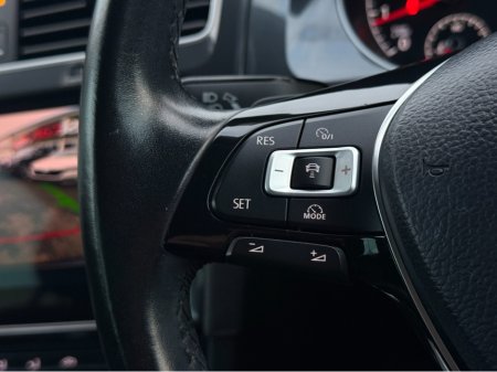 2017 Volkswagen Golf 172 REG NEW MODEL MK7.5 SAT NAV PACK PRIVACY GLASS-REVERSE CAMERA - NAVIGATION - CARPLAY - ANDROID AUTO - DISCOVER PRO €16,450 thumbnail