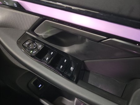 2025 BMW 5 Series - thumbnail 23