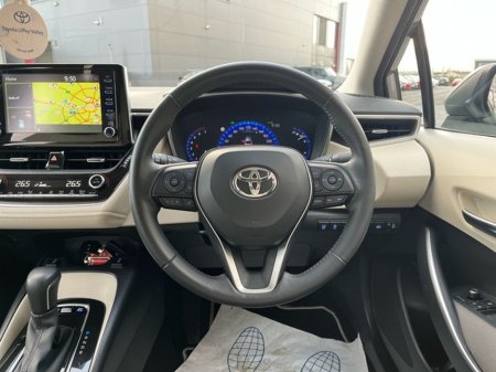 2019 Toyota Corolla LUNA SPORT 4DR HYBRID SALOON €20,950 thumbnail