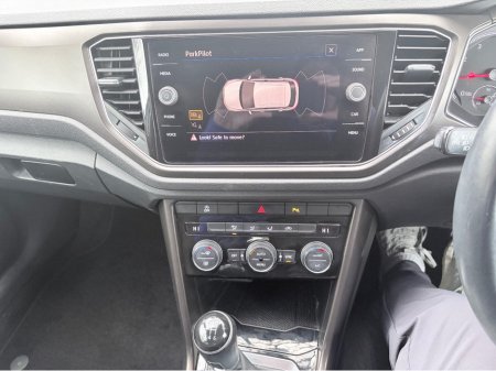 2018 Volkswagen T-Roc DESIGN 1.0 TSI MANUAL 6SPEED FWD 115HP 5DR €16,995 thumbnail