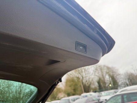 2016 Volkswagen Touareg - thumbnail 21