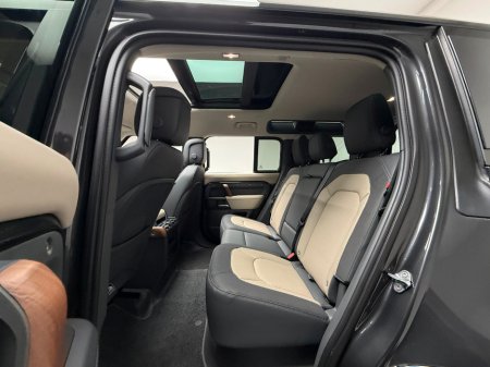 2024 Land Rover Defender - thumbnail 16