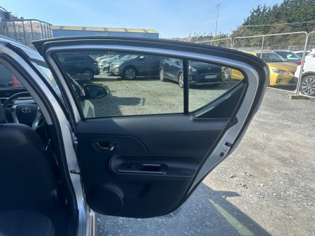 2015 Toyota Aqua - thumbnail 13