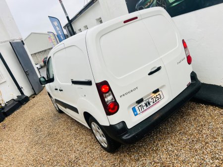 2017 Peugeot Partner  €6,450 thumbnail