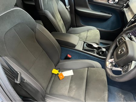 2022 Volvo XC40 - thumbnail 10