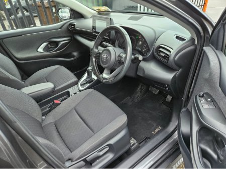 2022 Toyota Yaris - thumbnail 10