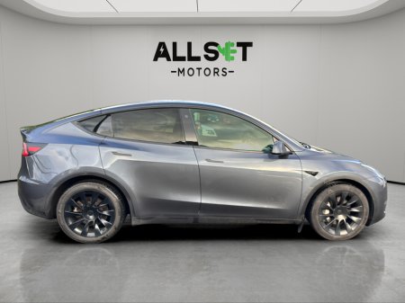 2022 Tesla Model Y AWD LR €31,950 thumbnail