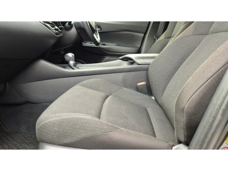 2019 Toyota C-HR 1.8 HYBRID LOW MILEAGE €19,950 thumbnail