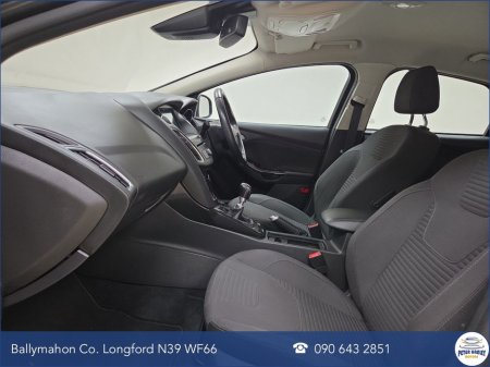 2017 Ford Focus - thumbnail 10