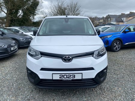 2023 Toyota Proace - view 2