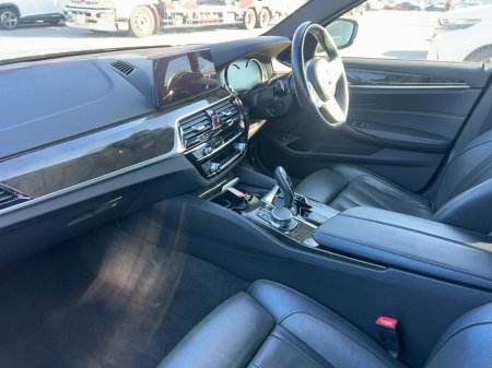 2018 BMW 5 Series - view 4