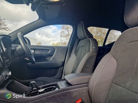 2025 Volvo XC40 - photo 3