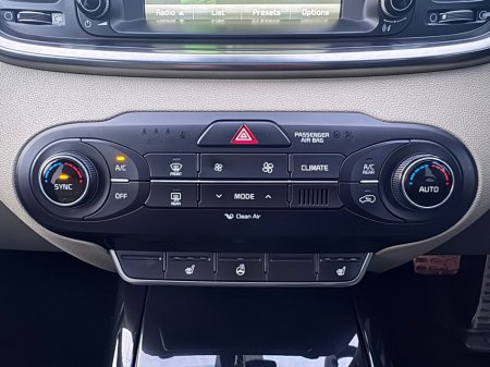 2017 Kia Sorento - thumbnail 35