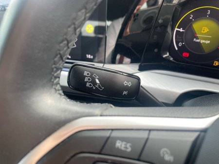 2024 Volkswagen Golf 2.0 TDI 115HP Life €27,475 thumbnail