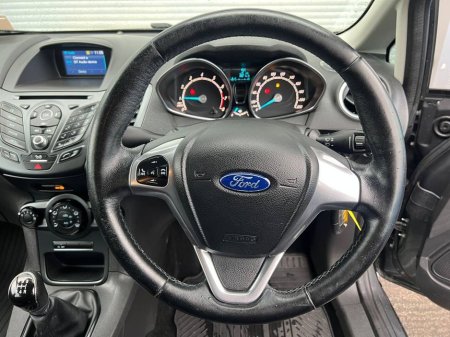 2016 Ford Fiesta - thumbnail 4