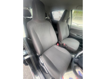 2017 Toyota Yaris - thumbnail 12