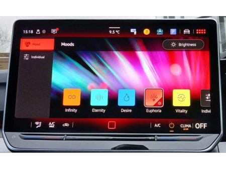 2025 Volkswagen Golf Edition 75 2.0TDI 116HP *PARK ASSIST, ANDROID AUTO/APPLE CARPLAY & MUCH MORE!* €35,995 thumbnail