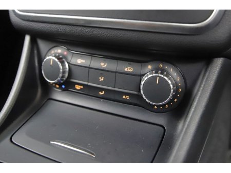 2017 Mercedes-Benz GLA Class GLA 180 *HALF LEATHER*REVERSE CAM*PARK SENSORS* €20,990 thumbnail