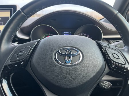 2018 Toyota C-HR 1.8 HYBRID AUTO LOW KM HIGH SPEC €19,450 thumbnail