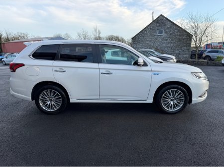 2020 Mitsubishi Outlander 4X4 Plug-in Hybrid - High Spec - Like New €24,750 thumbnail