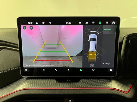 2025 Skoda Kodiaq Sportline IV 1.5TSi PHEV 204BHP - Reversing Camera - Climate Control - Sat Nav - Heated Seats - Keyless Start - Apple CarPlay/Android Auto €53,950 thumbnail