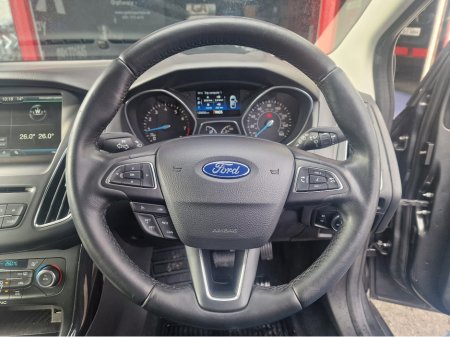 2015 Ford Focus - thumbnail 16