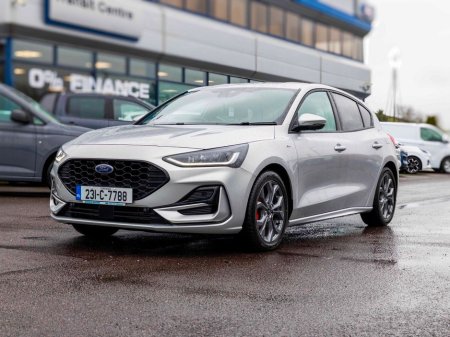 2023 Ford Focus 2023 Ford Focus Silver 1.0L EcoBoost 125PS ST-Line thumbnail