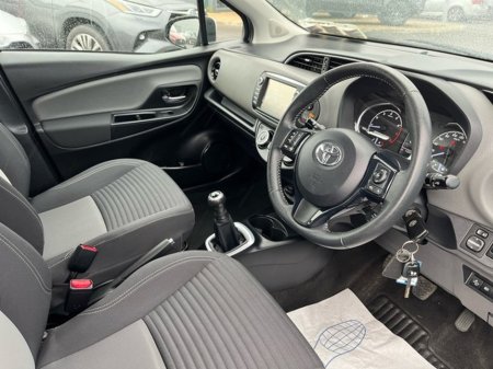 2019 Toyota Yaris - thumbnail 9