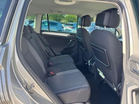 2018 Volkswagen Tiguan - thumbnail 10