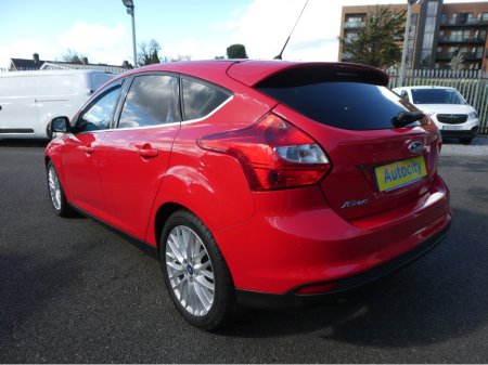 2012 Ford Focus - thumbnail 2