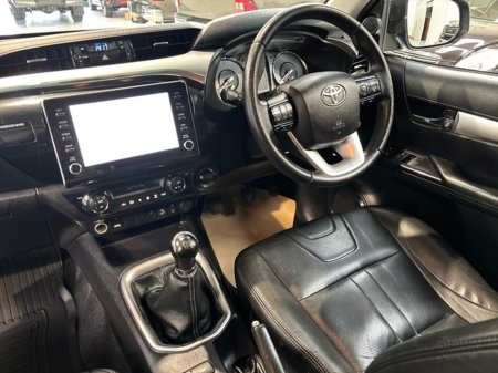 2022 Toyota Hilux 2.4 SR5 DOUBLE CAB 4DR €33,995 thumbnail