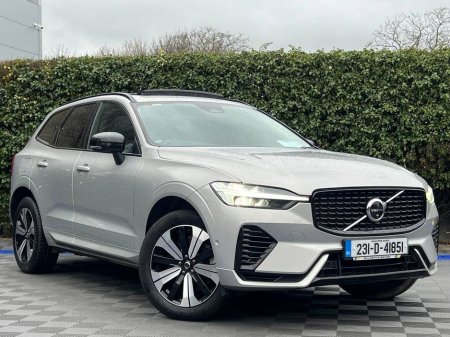 2023 Volvo XC60 T6 PLUS DARK AWD 2.0 HYBRID // OPENING PAN ROOF // HEATED LEATHER SEATS // APPLE CARPLAY/ANDROID AUTO €39,900