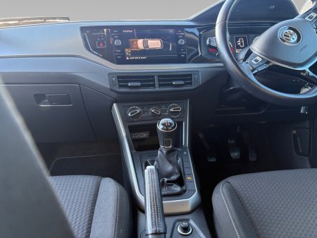 2019 Volkswagen Polo R-LINE 1.0 MANUAL 5SPEED 65HP 5DR €15,900 thumbnail
