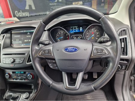 2016 Ford Focus - thumbnail 17