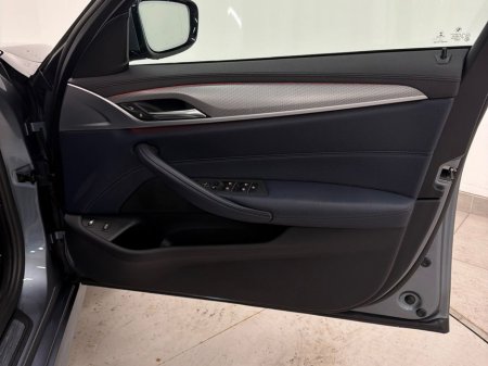 2019 BMW 5 Series - thumbnail 23