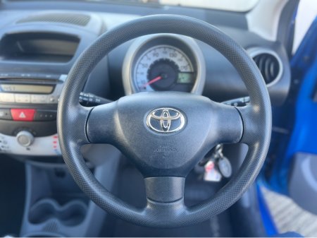 2011 Toyota Aygo - thumbnail 8