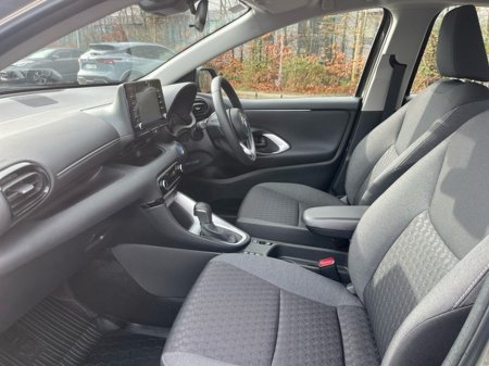 2023 Toyota Yaris YARIS LUNA HYBRID €24,450 thumbnail