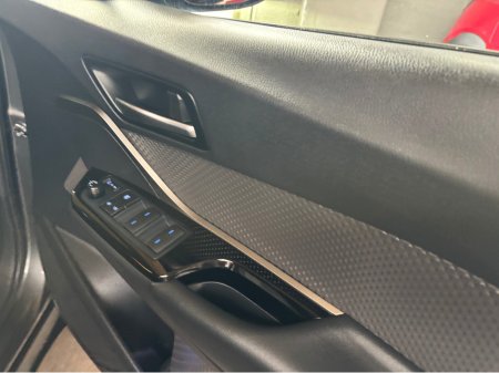 2023 Toyota C-HR HYBRID SOL 4DR AUTO €25,499 thumbnail