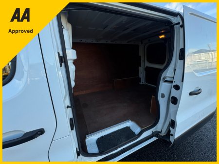 2019 Renault Trafic SPORT NAV  ENERGY 1.6DCI(NO VAT) *1 YEAR UNLIMITED MILEAGE WARRANTY* €13,900 thumbnail