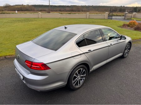 2019 Volkswagen Passat HIGHLINE 2.0 TDI MANUAL 6SPEED FWD 150HP 4DR €15,450 thumbnail