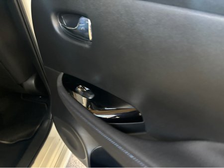 2019 Nissan Leaf - thumbnail 4