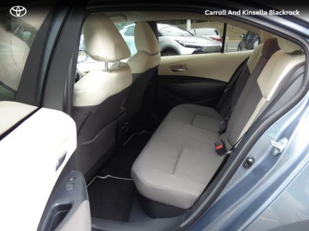 2022 Toyota Corolla Hybrid Luna Sport Saloon €27,950 thumbnail